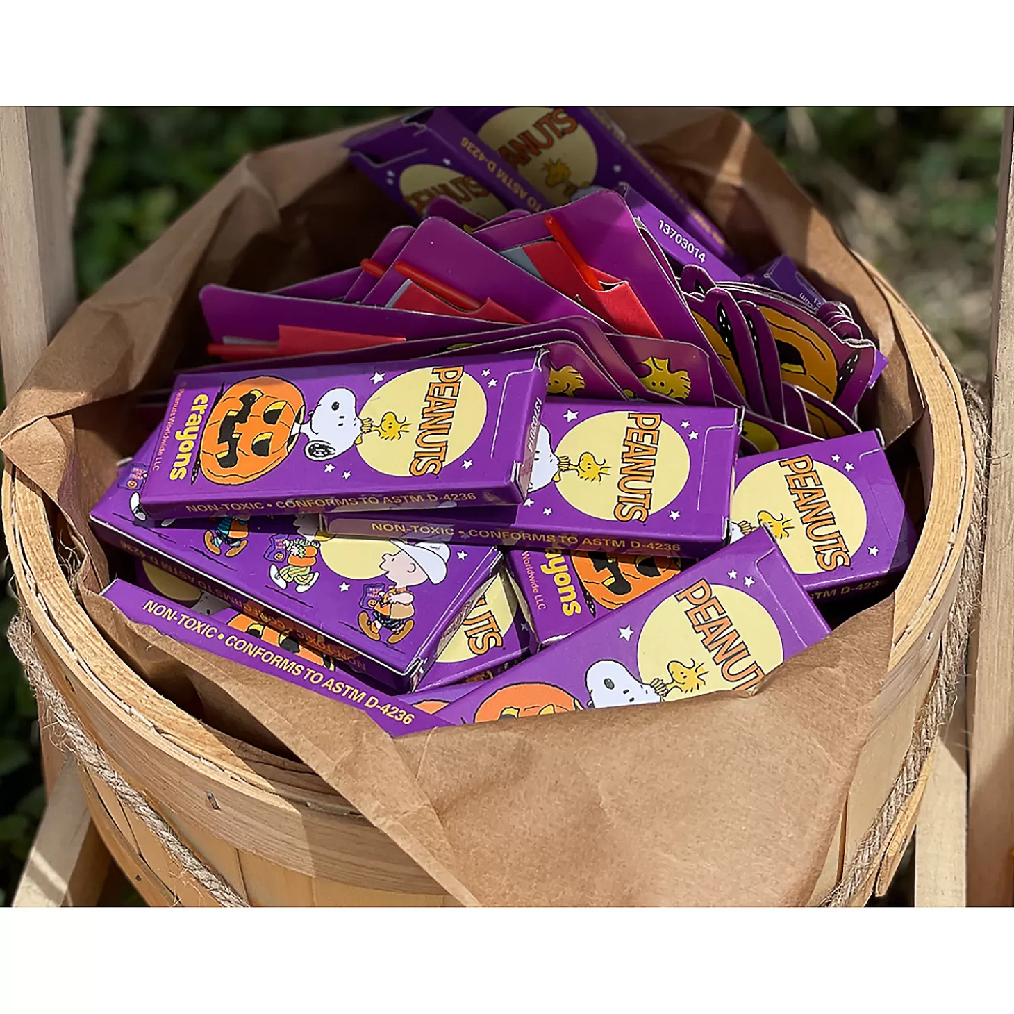 Flash Sale 4-Color Peanuts® Halloween Crayons - 24 Boxes Bulk Halloween Supplies