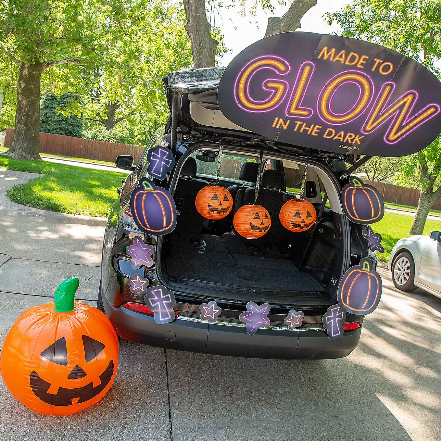 Fashion Glow With God Trunk-Or-Treat Decorating Kit -26 Pc. Halloween Fun Kits