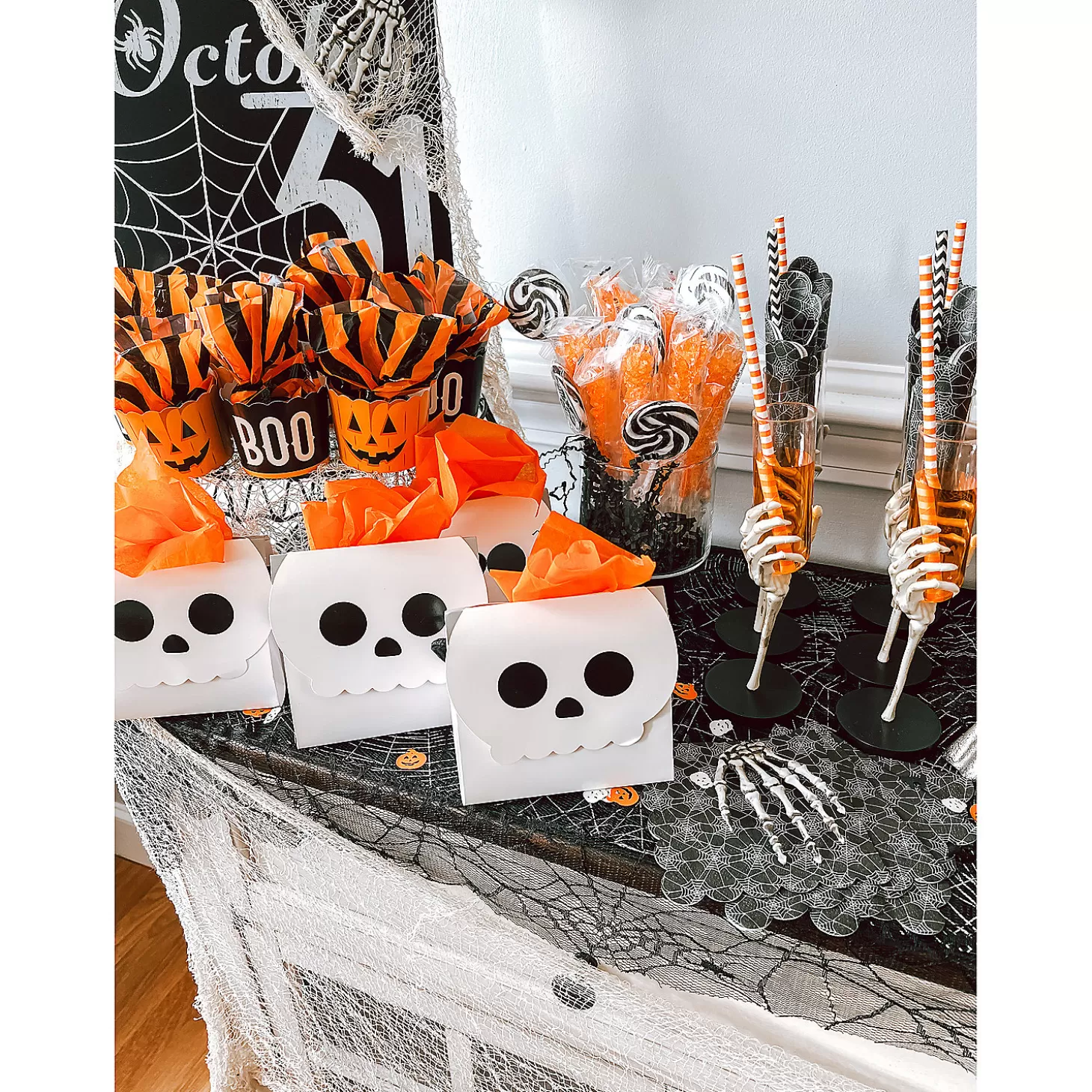 Best Sale Halloween Skull Head Treat Boxes - 12 Pc. Halloween Bags