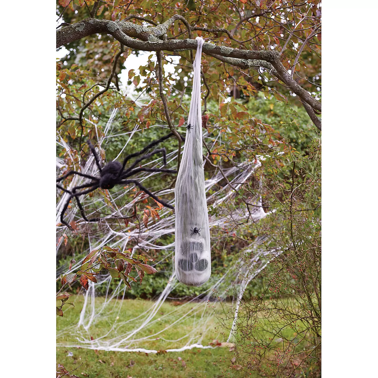 Hot Skull In Spider Cocoon Halloween Decoration Skulls & Skeletons